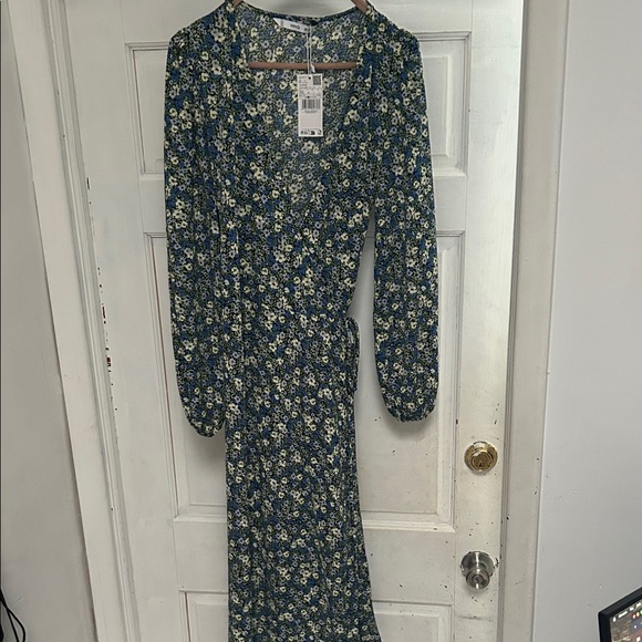 NWTChic Long Sleeve Floral Dress - size 2/XS - Picture 2 of 4